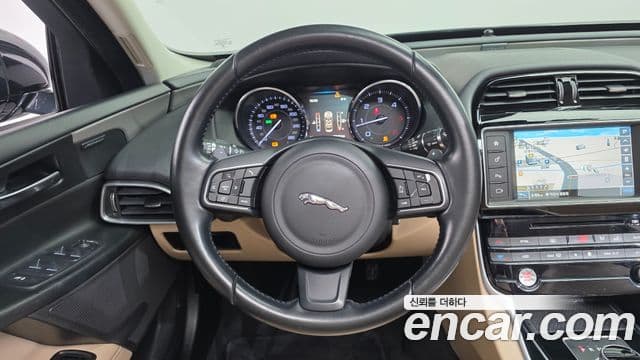 Jaguar XE Prestige, 2016 14