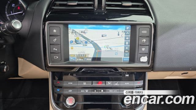 Jaguar XE Prestige, 2016 15