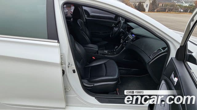 Hyundai YF Sonata Luxury, 2012 10