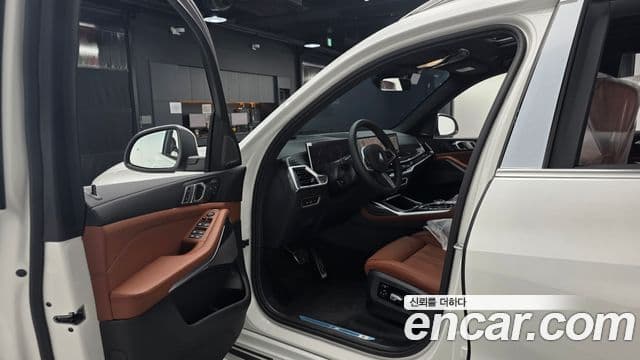 BMW X7 (G07) xDrive 40i M Sport 6인승, 2026 11