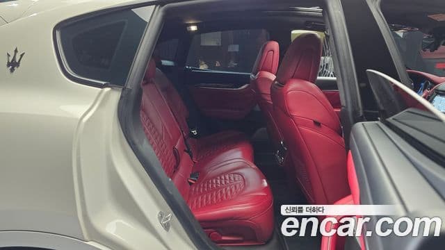 Maserati Levante 3.8 GTS AWD, 2019 12