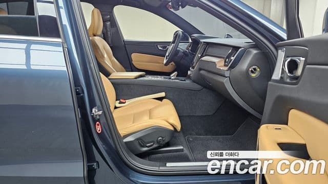 Volvo XC60 2세대 T8 Inscription, 2022 11