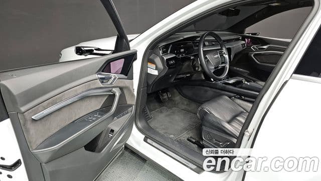 Audi e-Tron, 2021 10