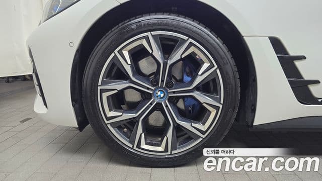 BMW i4 eDrive40 M Sport Pro, 2023 все фото