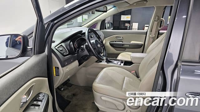 Kia All New Carnival Luxury, 2016 10