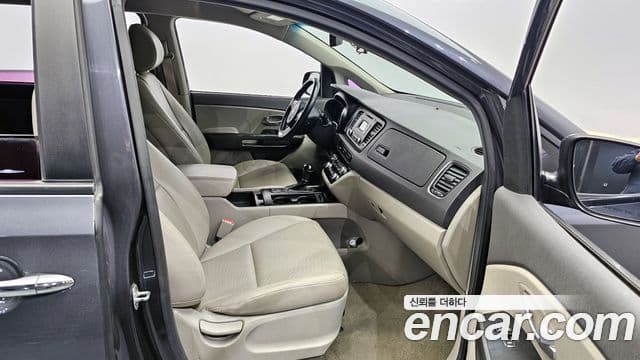 Kia All New Carnival Luxury, 2016 11