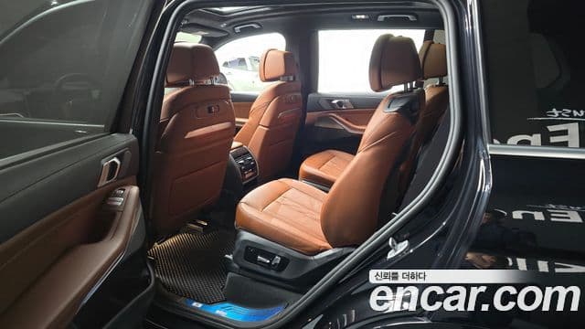 BMW X7 (G07) xDrive 40i Design Pure Excellence 6인승, 2025 11