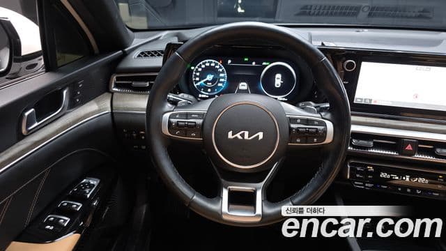 Kia K5 гибрид 3세대 Signature, 2023 13