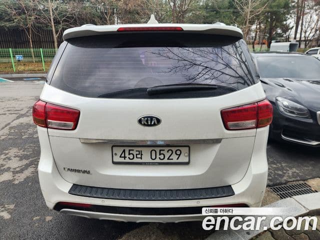 Kia All New Carnival Luxury, 2016 4