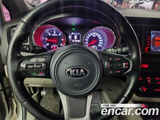 Kia All New Carnival Luxury, 2016 6