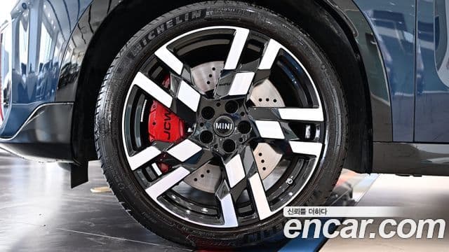 Mini Cooper S Countryman 3세대 ALL4 JCW, 2025 все фото