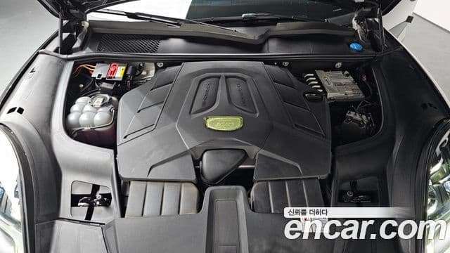 Porsche Cayenne (PO536), 2020 6