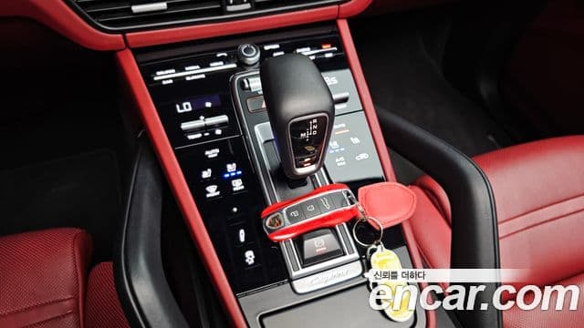 Porsche Cayenne (PO536), 2020 9