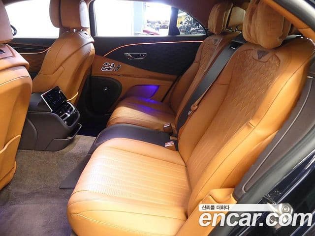 Bentley Flying Spur 3세대 4.0 Azure, 2023 7