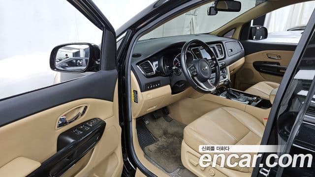 Kia All New Carnival Noblesse, 2016 10