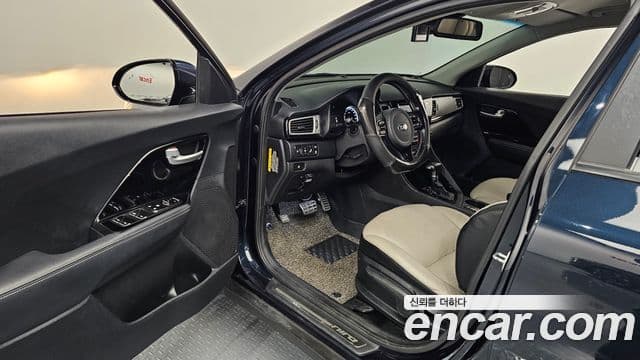 Kia Niro Prestige, 2017 10