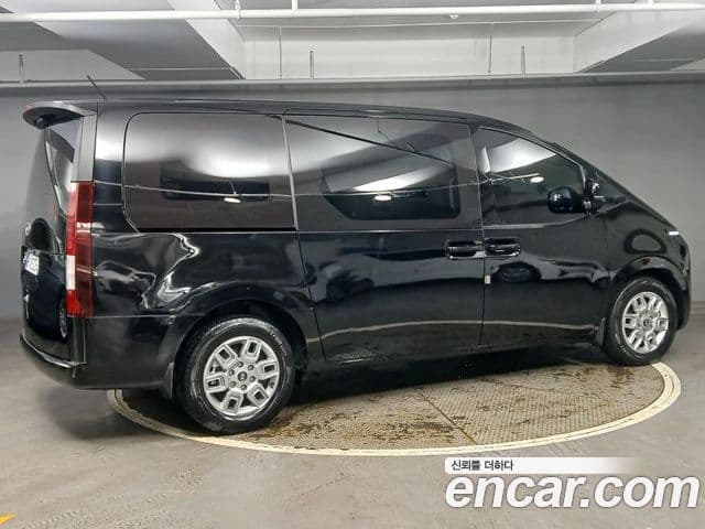 Hyundai Staria Modern, 2025 4