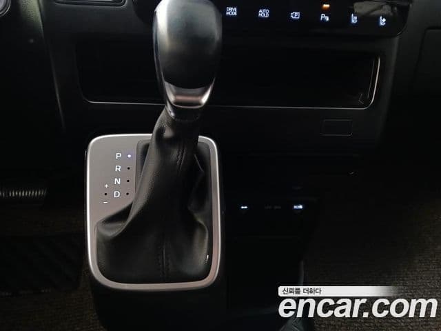 Hyundai Staria Modern, 2025 13