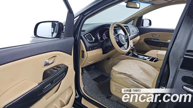 Kia All New Carnival Prestige, 2015 11