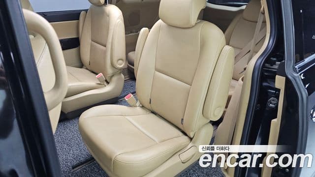 Kia All New Carnival Prestige, 2015 12