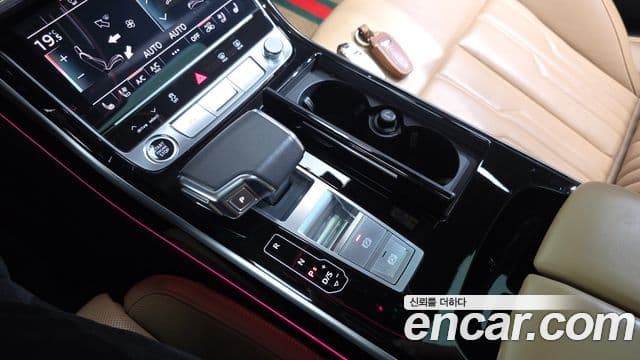 Audi A8 (D5) 55 TFSI Quattro LWB, 2021 9