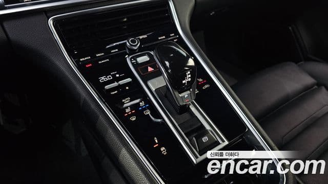 Porsche Panamera (971), 2018 9