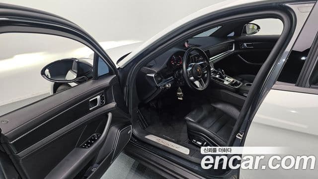 Porsche Panamera (971), 2018 11