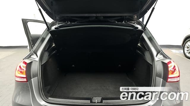 Mercedes-Benz A-класс W177 A220 хэтчбек, 2021 20