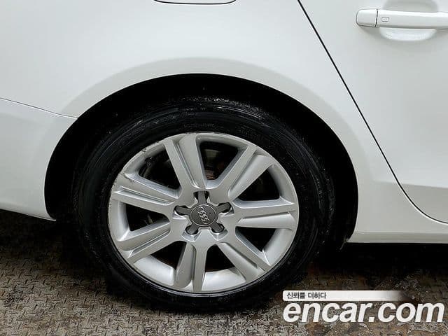 Audi New A4 B8, 2010 8