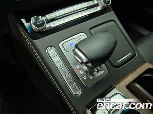 Genesis G90 Premium Luxury, 2021 8