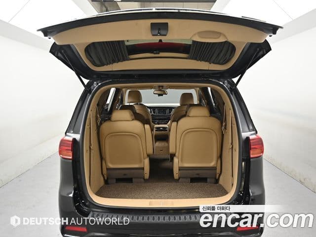 Kia The / новый New Carnival Luxury, 2019 19