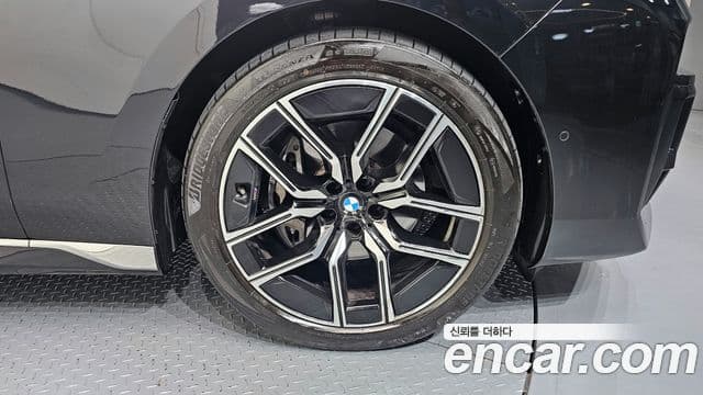 BMW 7시리즈 (G70) 740d xDrive M Sport, 2025 все фото