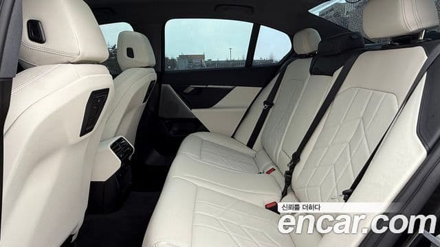 BMW 5시리즈 (G60), 2025 11