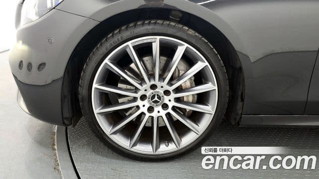 Mercedes-Benz E-класс W213 AMG Line, 2022 все фото