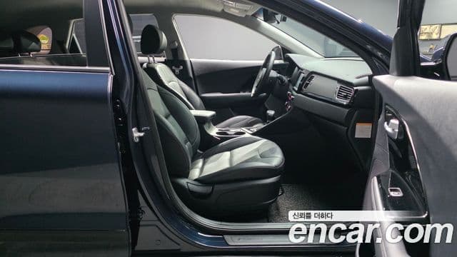 Kia Niro Prestige, 2018 10