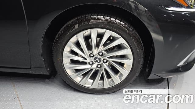 Lexus ES300h 7세대 Luxury Plus, 2023 все фото