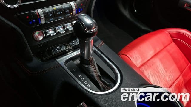 Ford Mustang купе, 2020 9