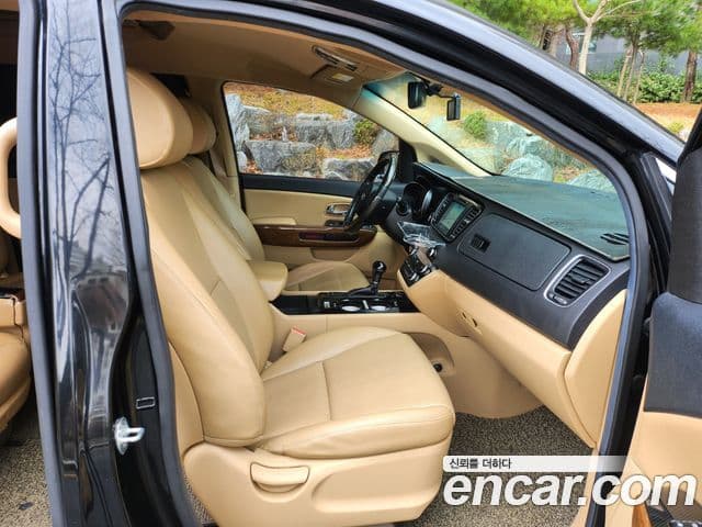 Kia All New Carnival Prestige, 2015 10