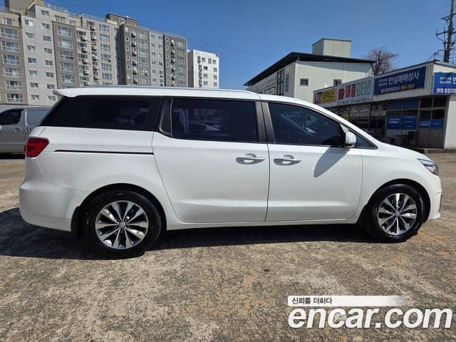 Kia All New Carnival Luxury, 2016 4