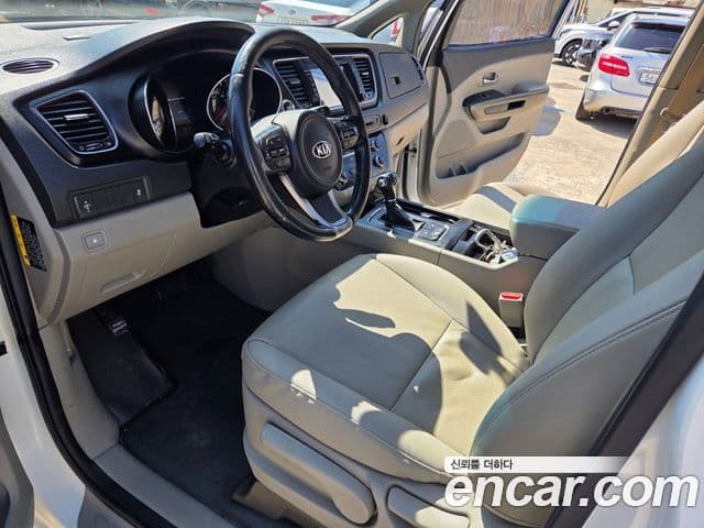 Kia All New Carnival Luxury, 2016 10