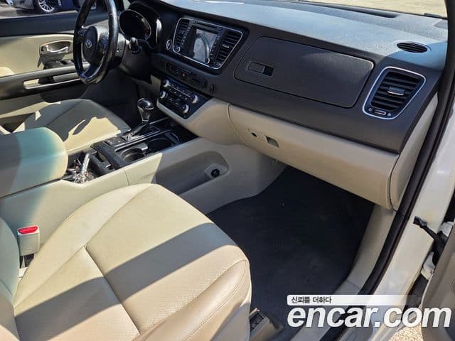 Kia All New Carnival Luxury, 2016 11