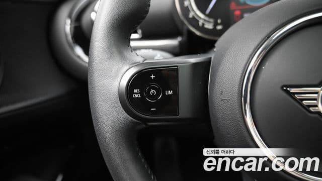 Mini Cooper 클럽맨 2세대, 2023 17