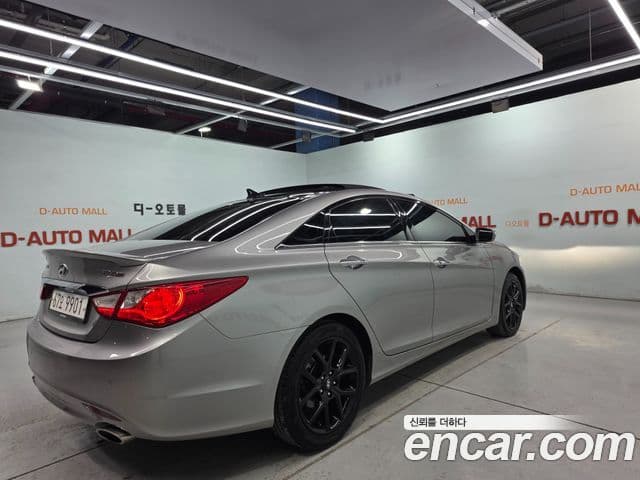 Hyundai YF Sonata топовая версия, 2011 3