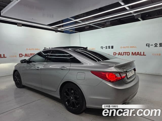 Hyundai YF Sonata топовая версия, 2011 4