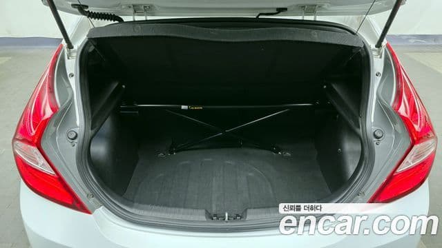 Hyundai Accent(новый кузов / новое поколение) Modern, 2015 20