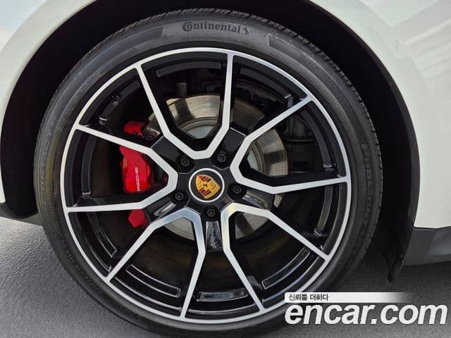 Porsche 타이칸 4S, 2024 9