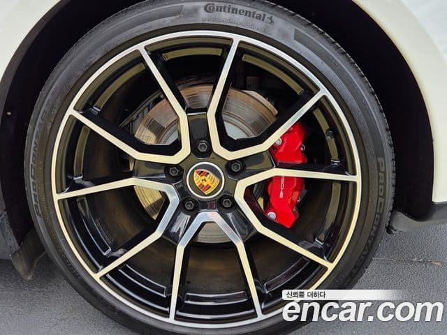 Porsche 타이칸 4S, 2024 10