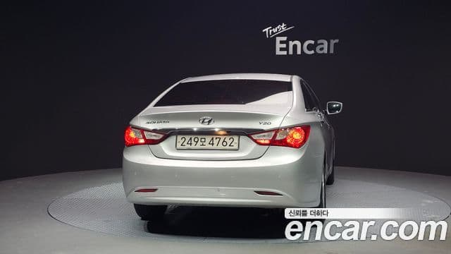 Hyundai YF Sonata LPI Luxury(для людей с инвалидностью), 2012 4