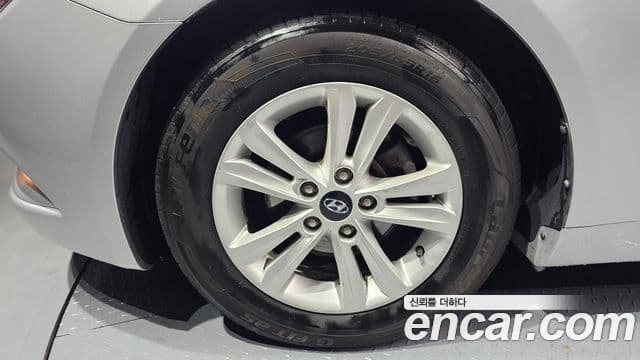 Hyundai YF Sonata LPI Luxury(для людей с инвалидностью), 2012 все фото