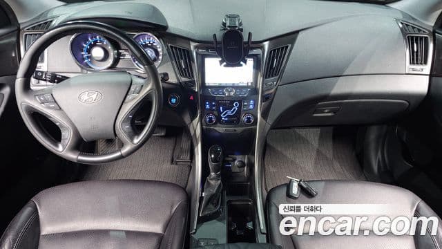 Hyundai YF Sonata LPI Luxury(для людей с инвалидностью), 2012 7